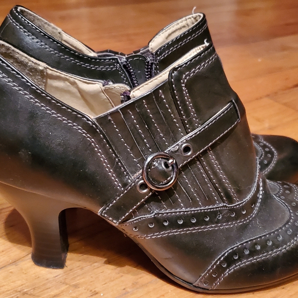 Brown Wingtip Heels - Picture 2 of 6